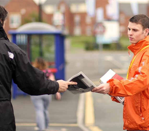 DISTRIBUZIONE_ hand-to-hand